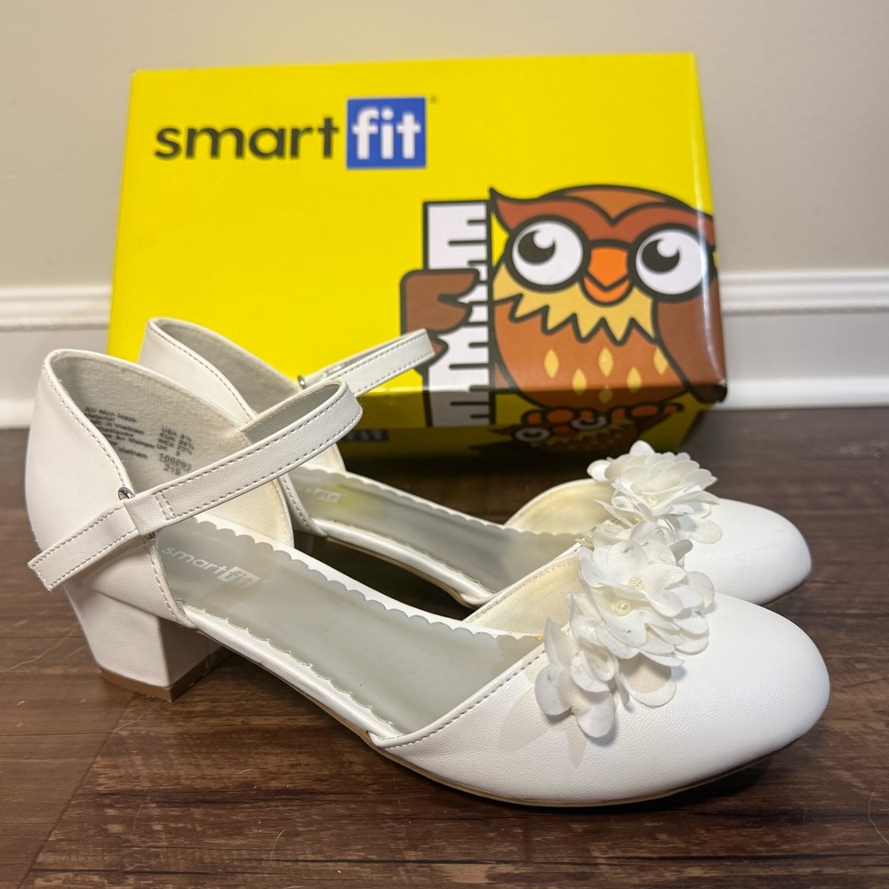 SmartFit Youth Girls' Cici Flower Heel White Dress Shoes, size 3 1/2